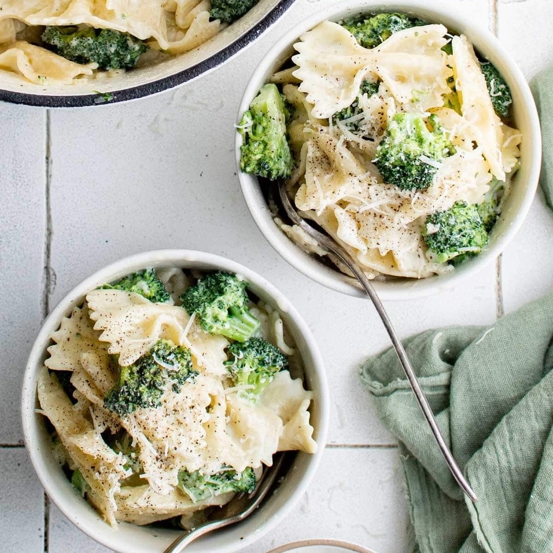 Creamy Garlic Parmesan Broccoli Pasta