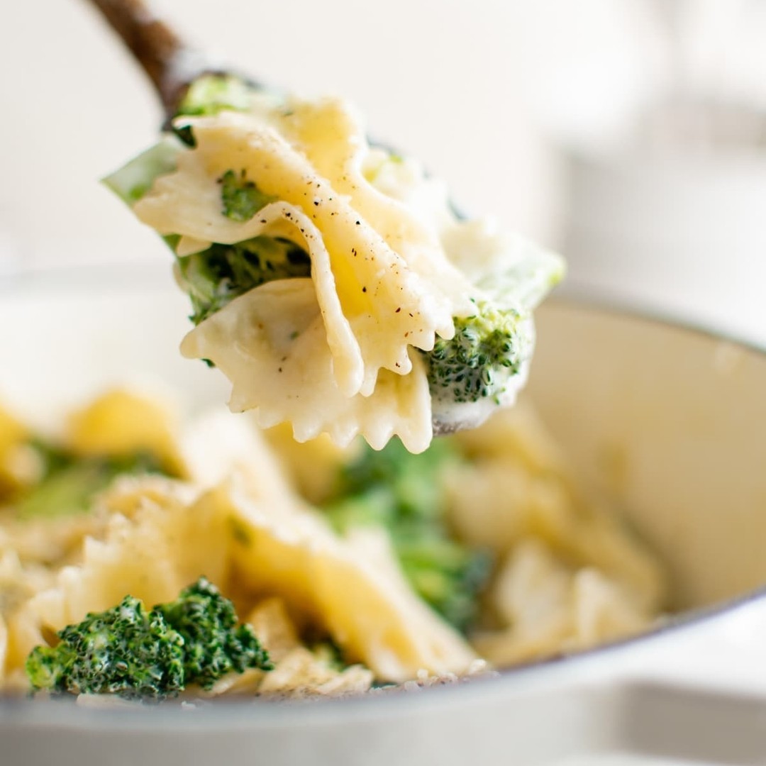 Creamy Garlic Parmesan Broccoli Pasta