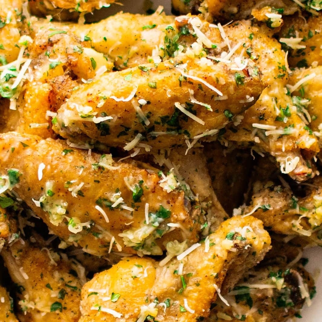 Crispy Baked Garlic Parmesan Chicken Wings