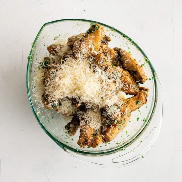 Crispy Baked Garlic Parmesan Chicken Wings