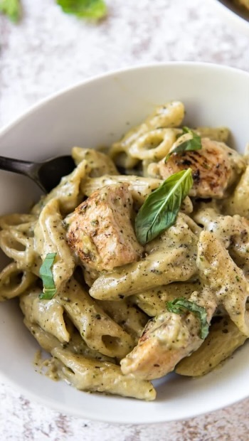 Easy Creamy Chicken Pesto Pasta