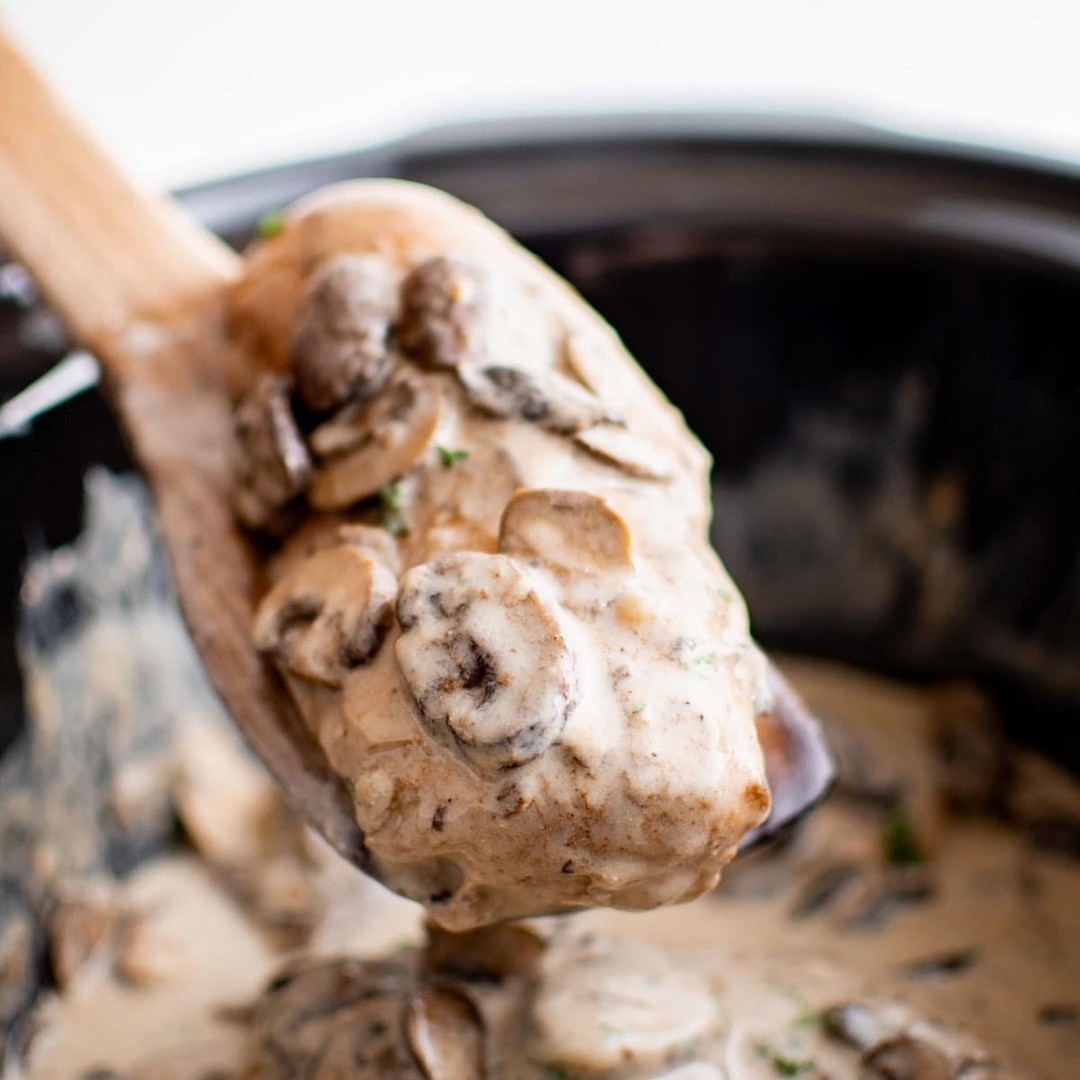 Easy Slow Cooker Creamy Mushroom Chicken