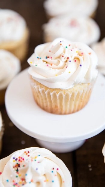 Fluffy Vanilla Cupcakes with Velvety Smooth Buttercream
