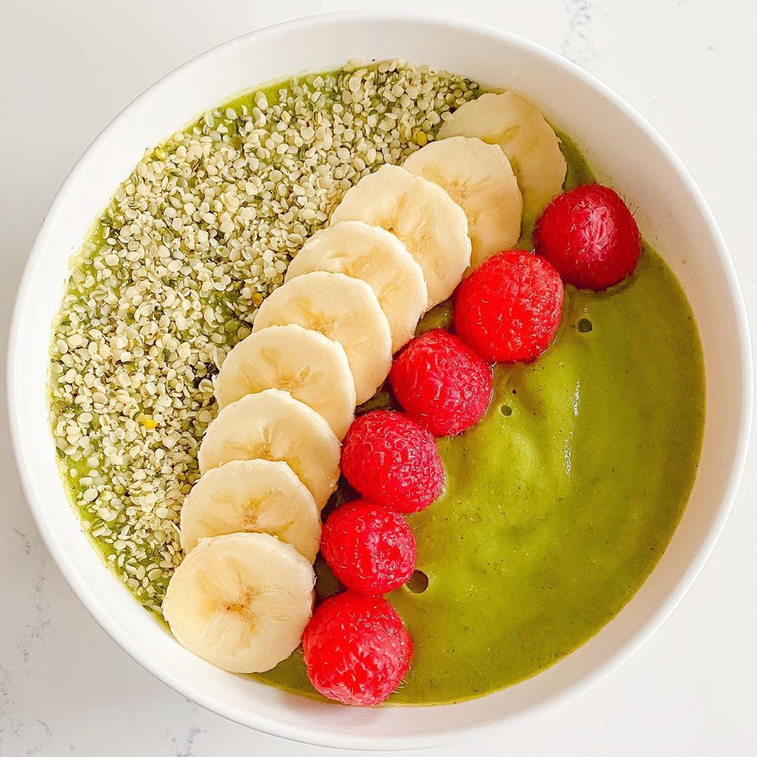 Delicious Tropical Kiwi Smoothie Bowl