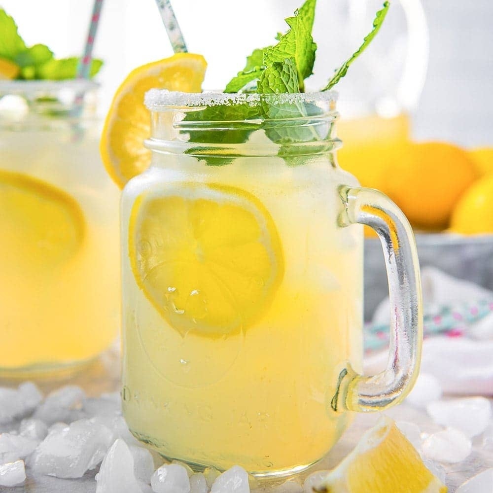 Easy Fresh Squeezed Homemade Lemonade