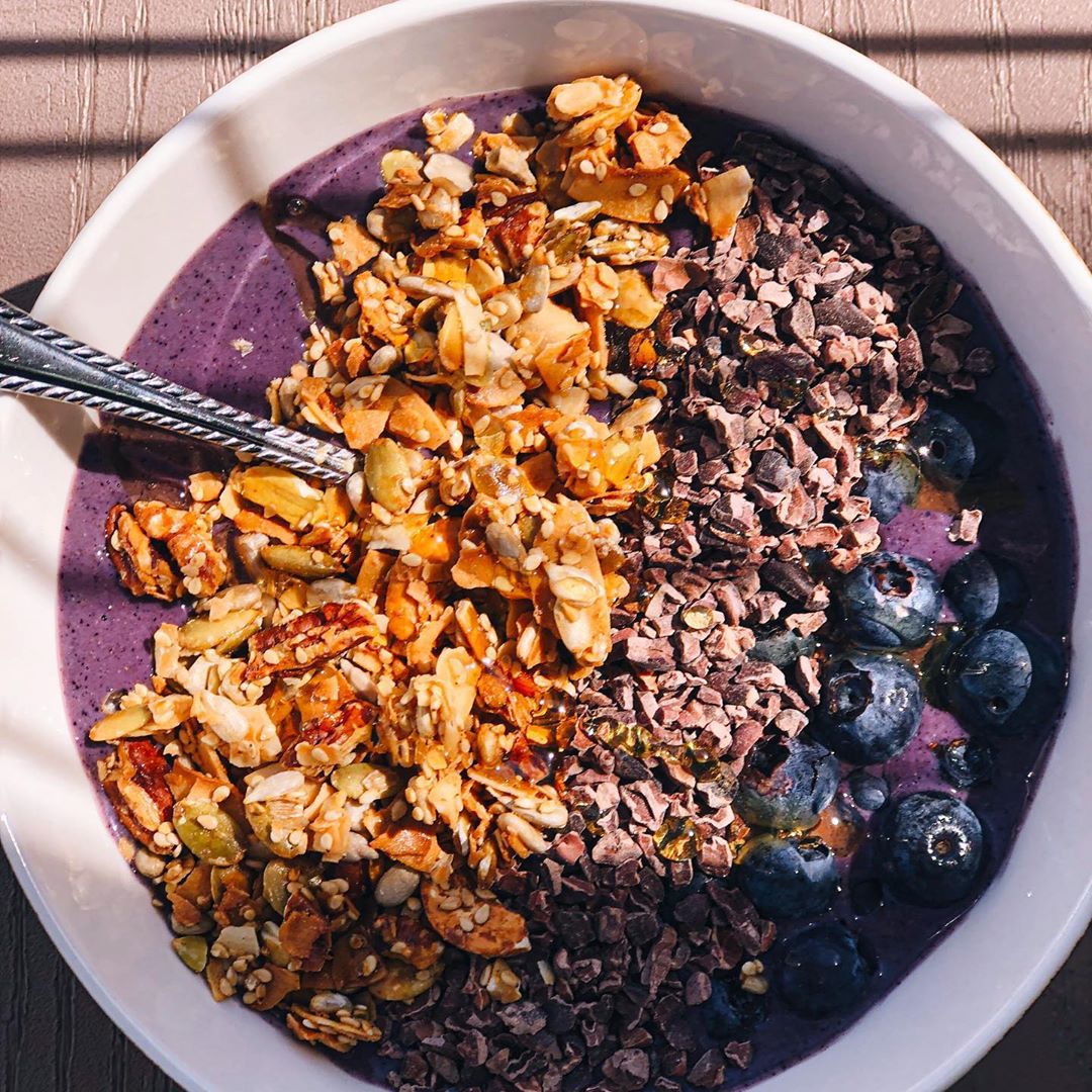 Frozen Banana Blueberry Smoothie Bowl