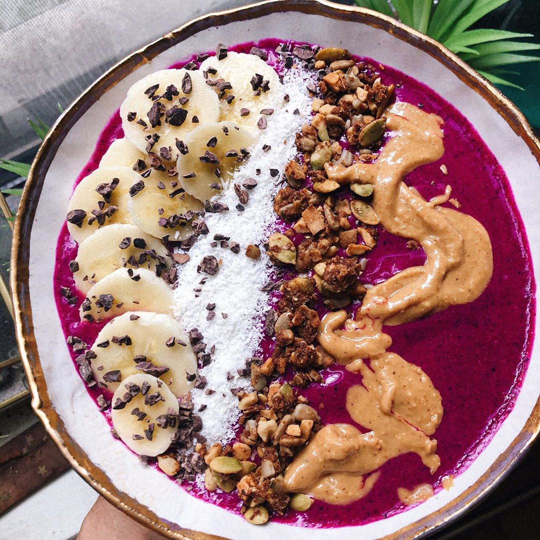 Healthy Dragon Fruit Smoothie Bowl