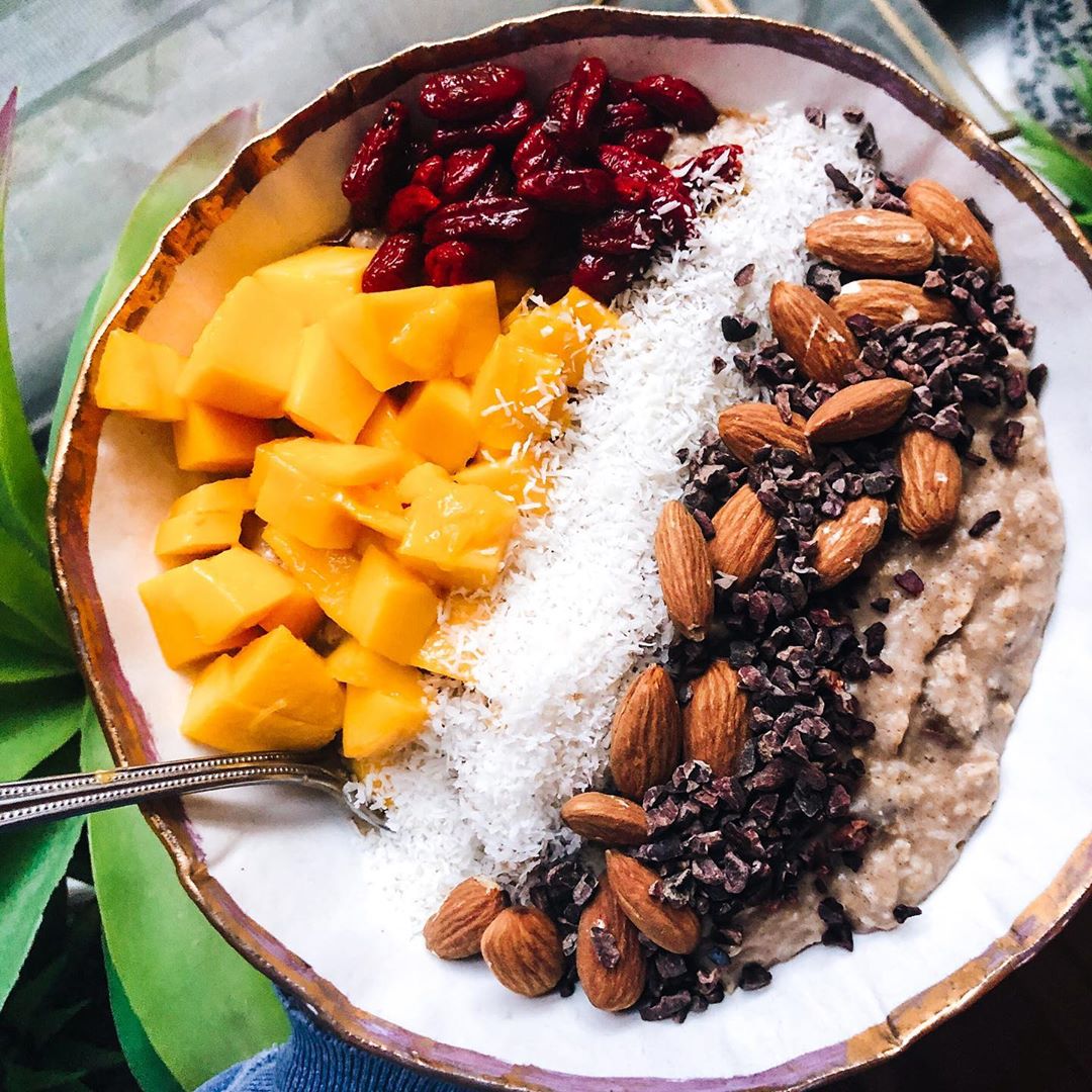 Delicious Banana and Date Oatmeal Bowl