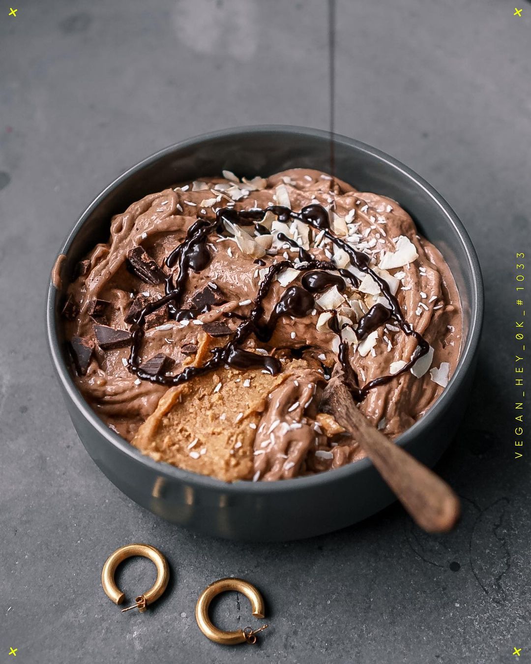 Peanut B*tter Choco Smoothie Bowl