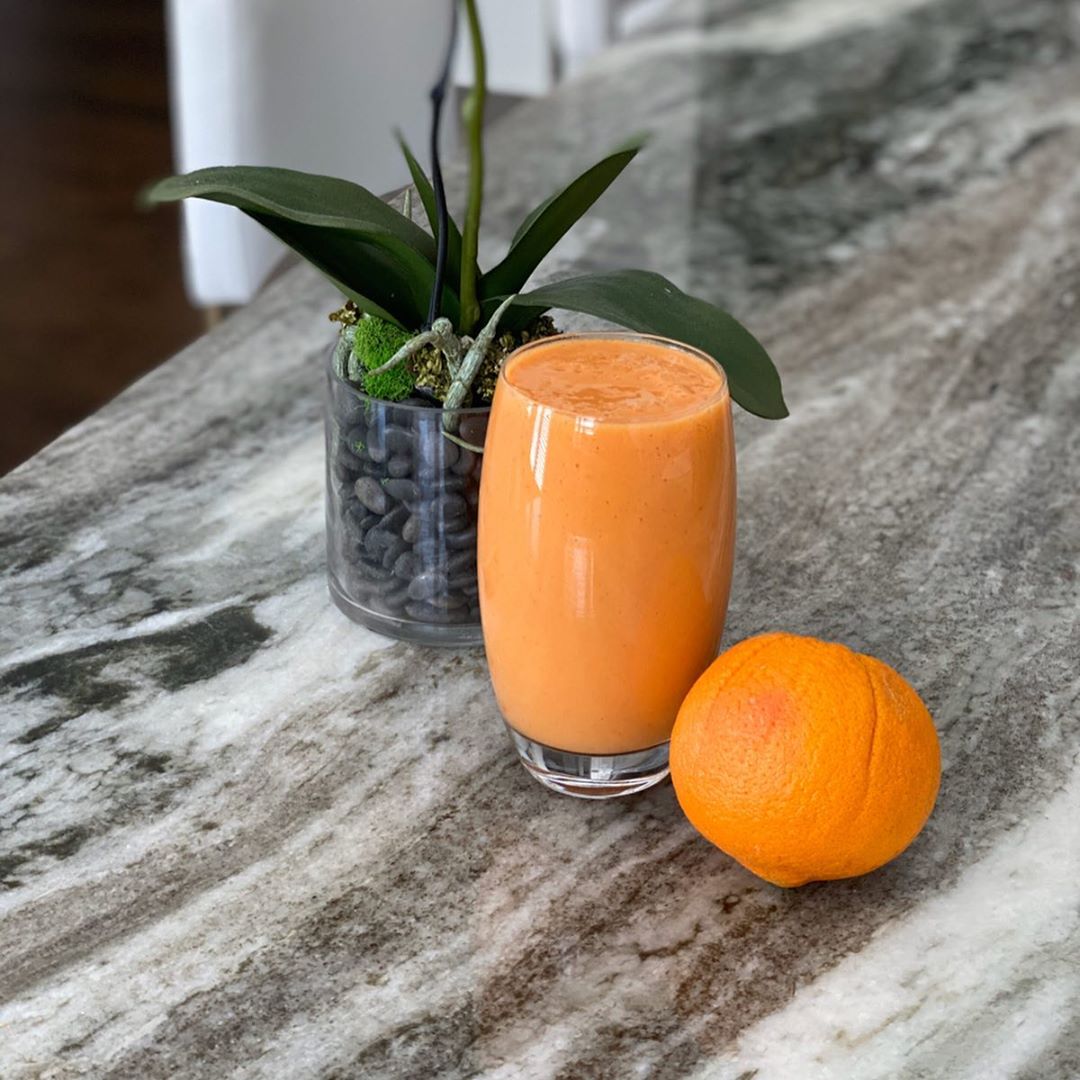 Sherbet-Tasting Orange Mango Smoothie