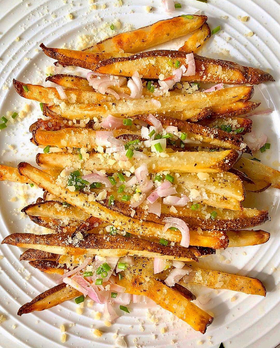 Baked Potato Fries with Shallots and Cheese