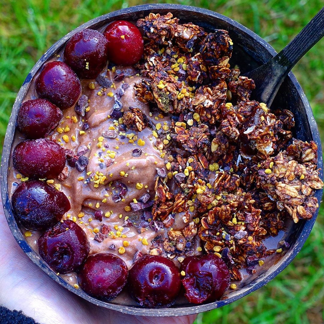 Chocolate Date Granola with Bananas and Oats