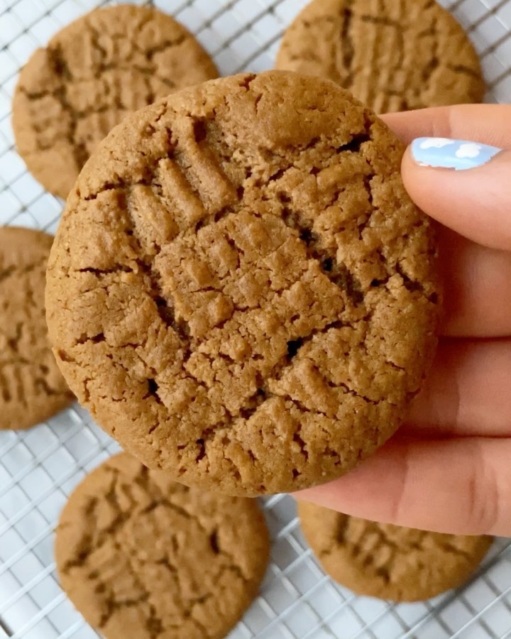 Easiest Vegan Peanut Butter Cookies