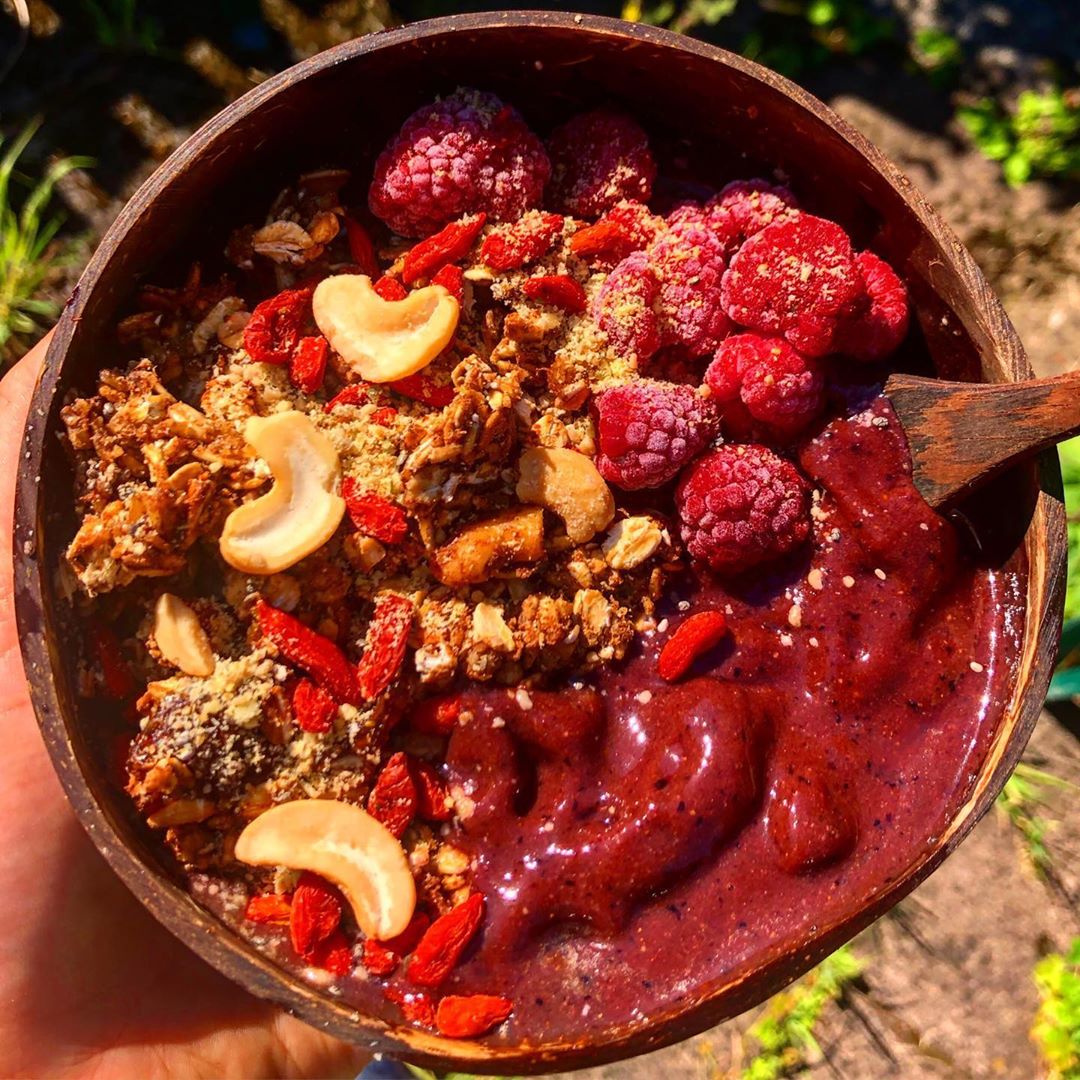Crunchy Banana Granola with Spices