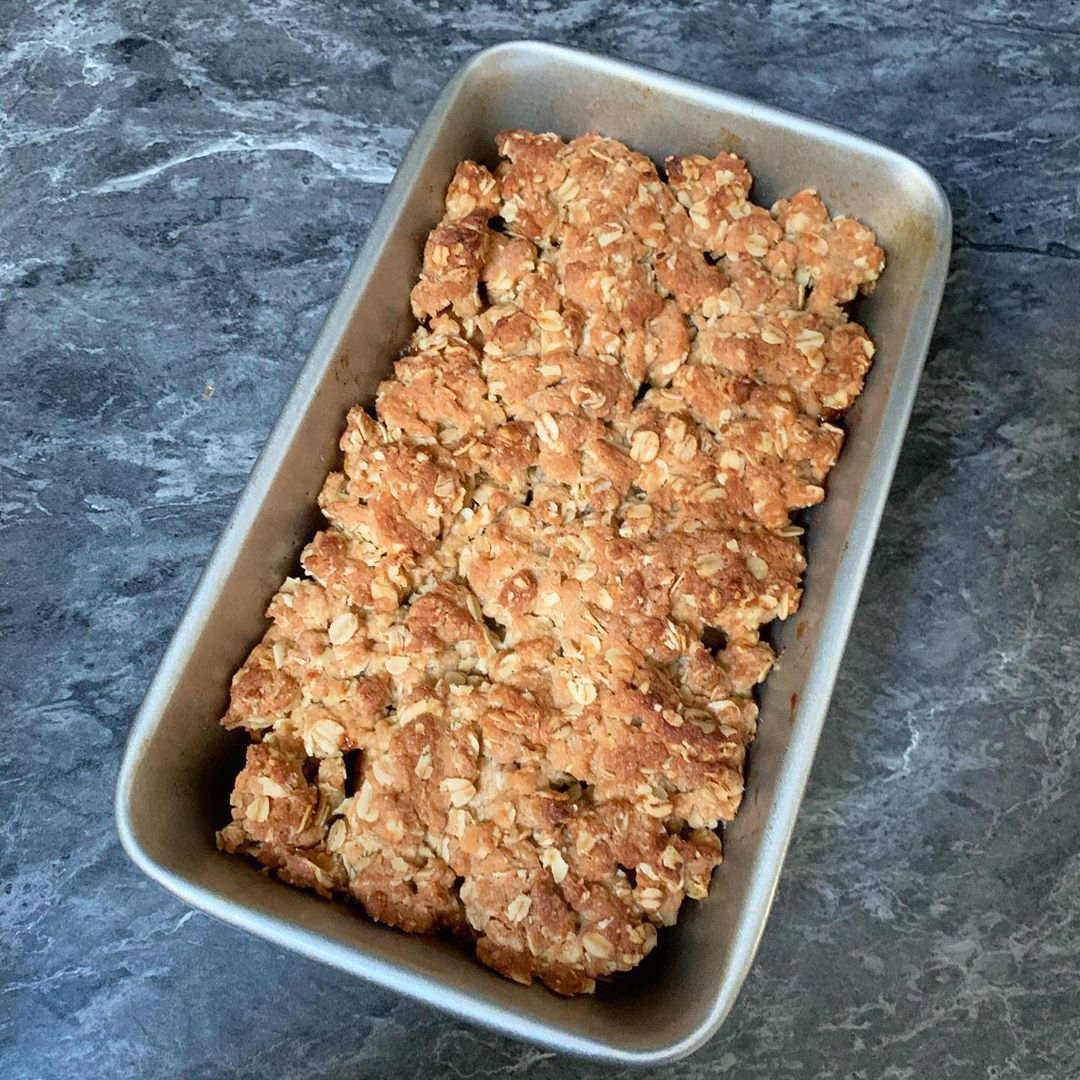 Easy Vegan Apple Crumble Dessert