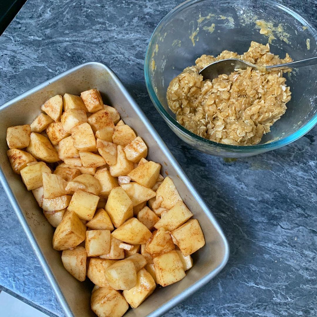 Easy Vegan Apple Crumble Dessert