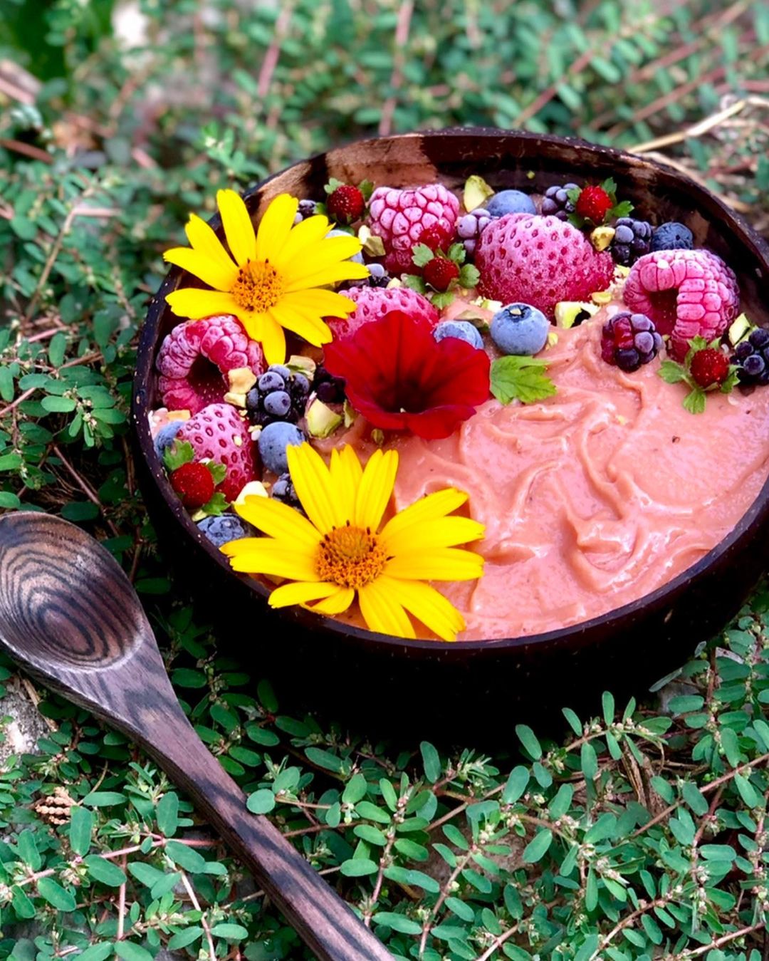 Cauliflower Banana Mango Smoothie Bowl
