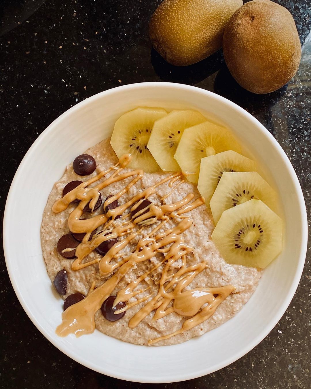Spiced Oatmeal Bowl with Kiwi and Chocolate