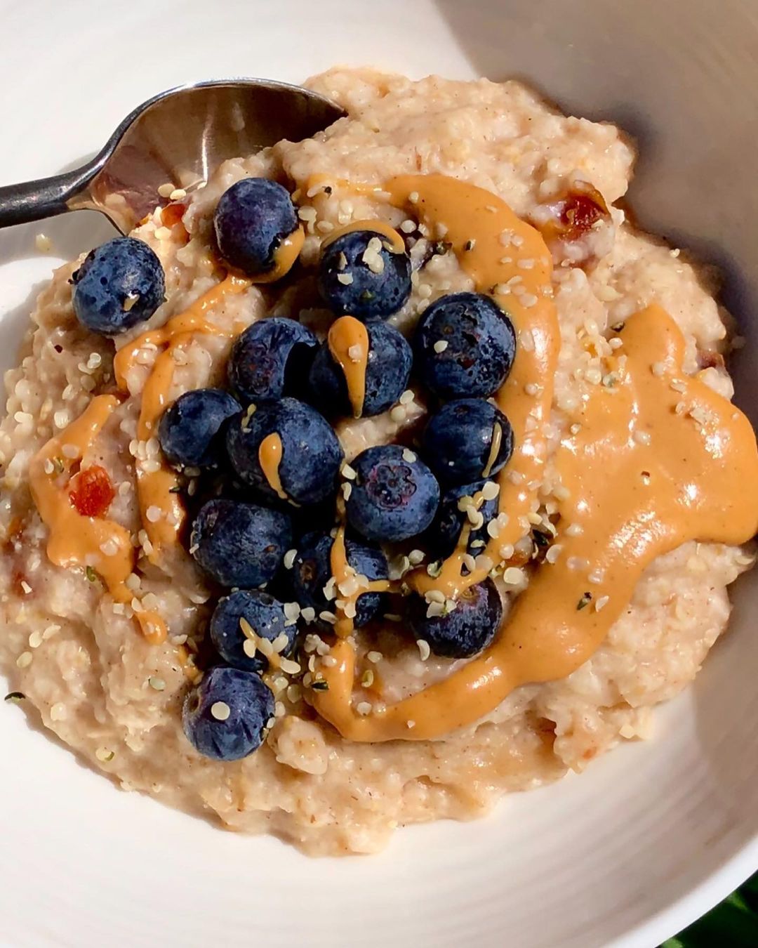 Oatmeal Bowl with Dates and Toppings