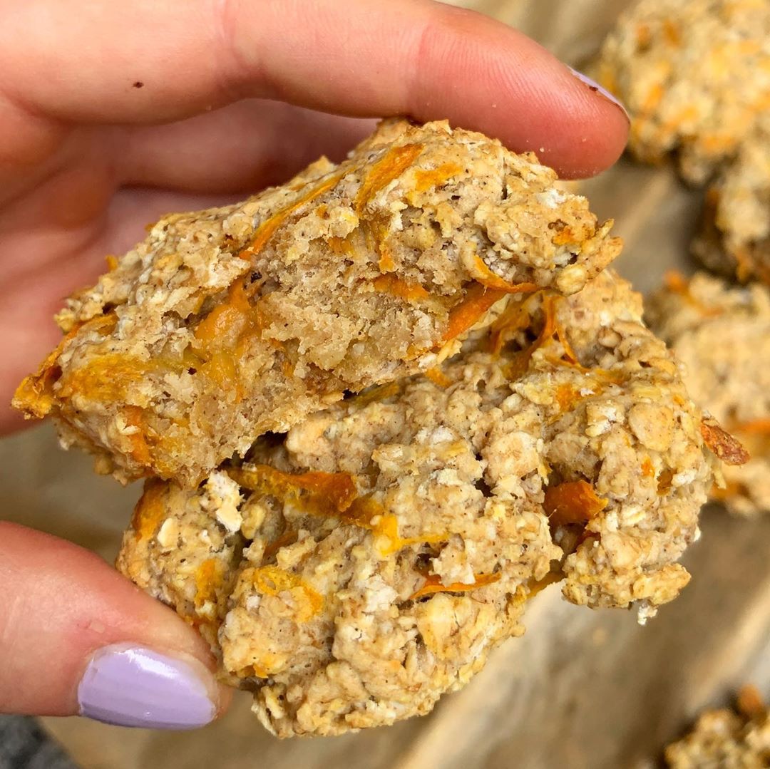 Vegan Carrot Cake Cookies with Frosting