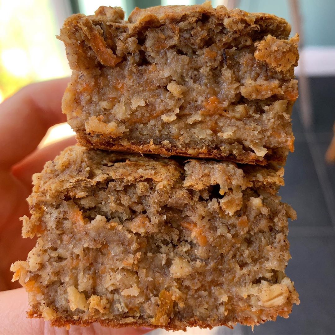 Simple Carrot Cake Bars with Oats and Spices