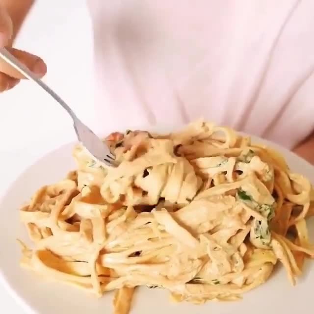 Creamy Pasta with Cashew Sauce and Vegetables