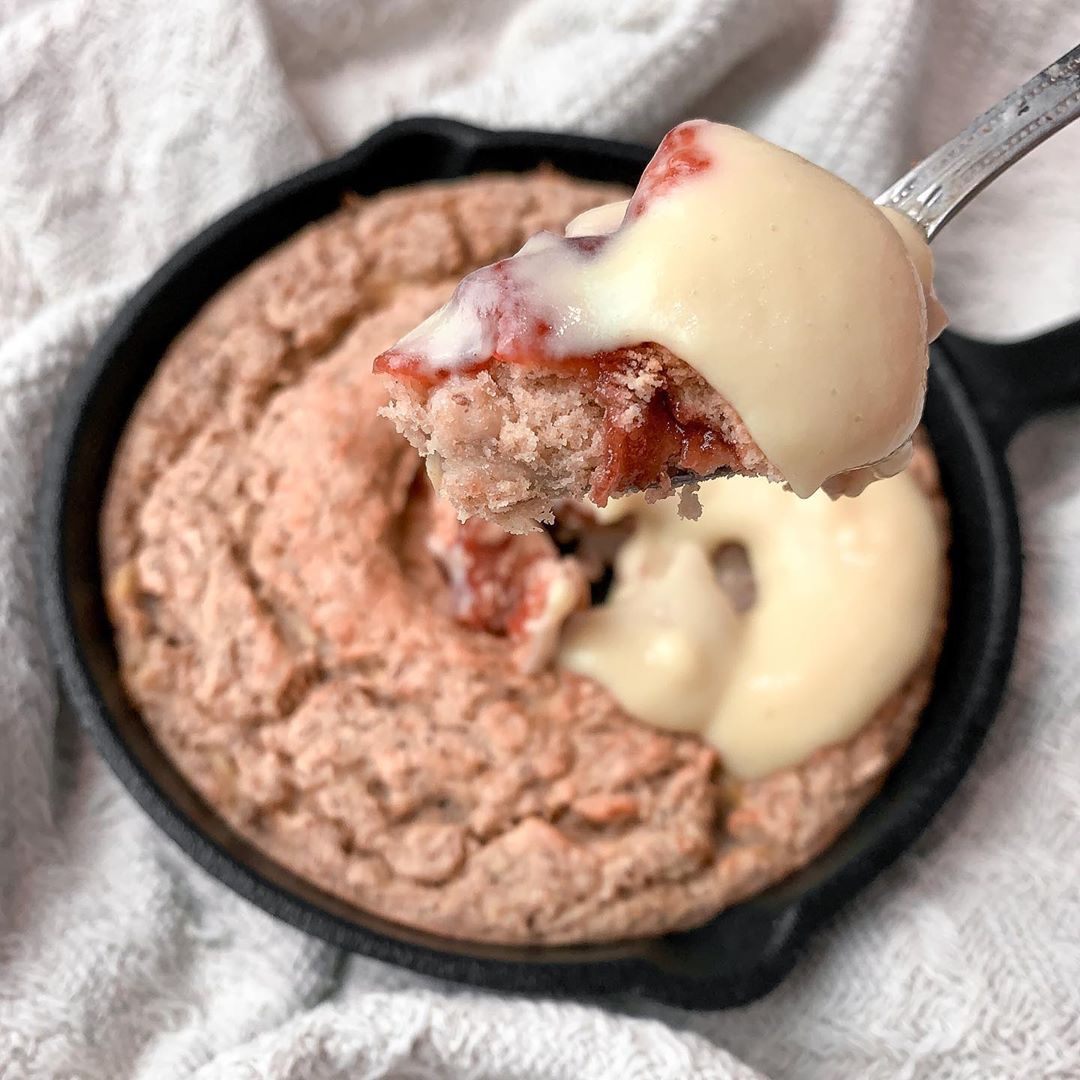 Jammie Dodger Baked Oats with Custard