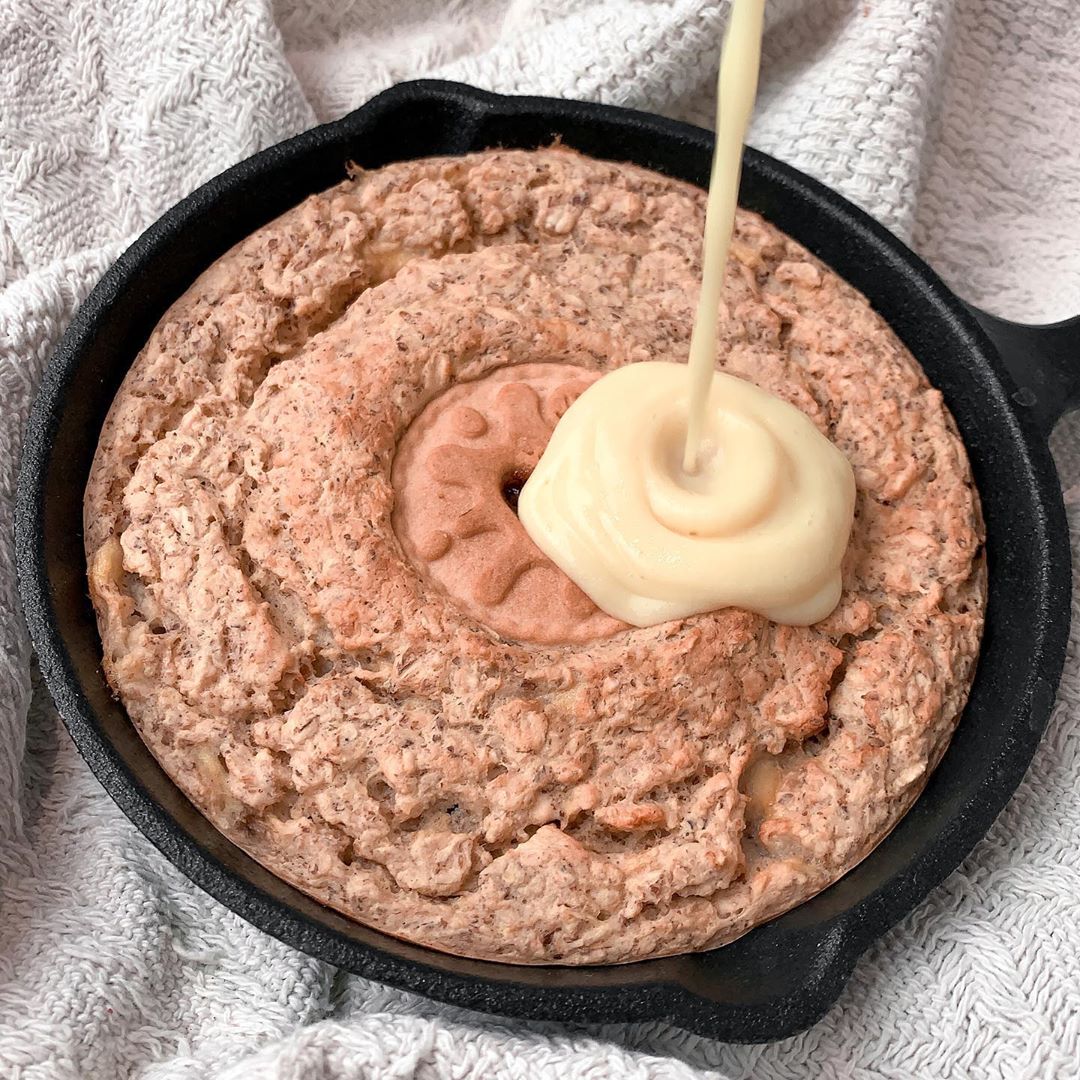 Jammie Dodger Baked Oats with Custard