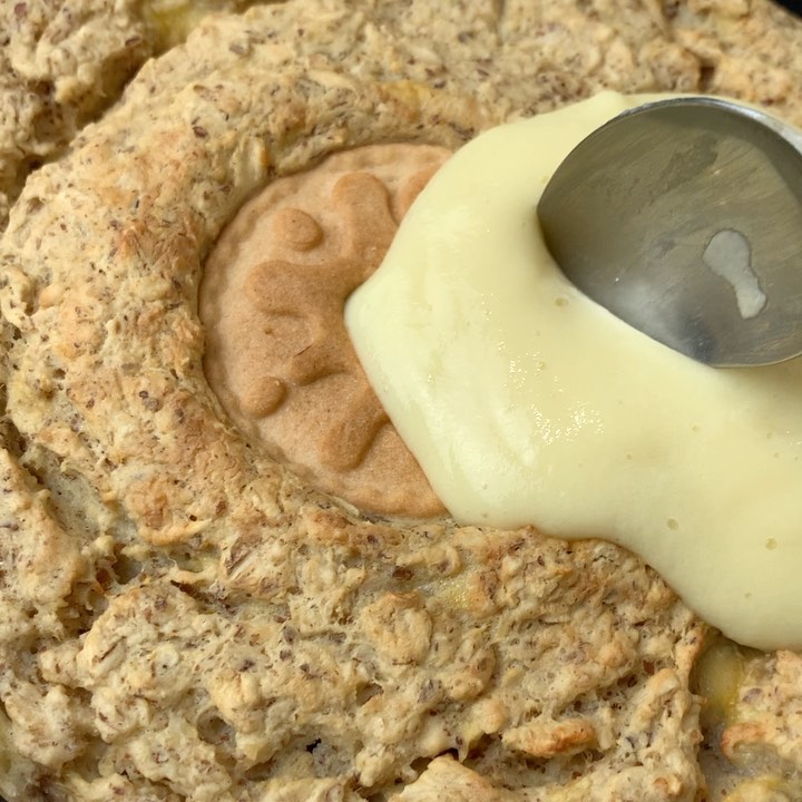 Jammie Dodger Baked Oats with Custard