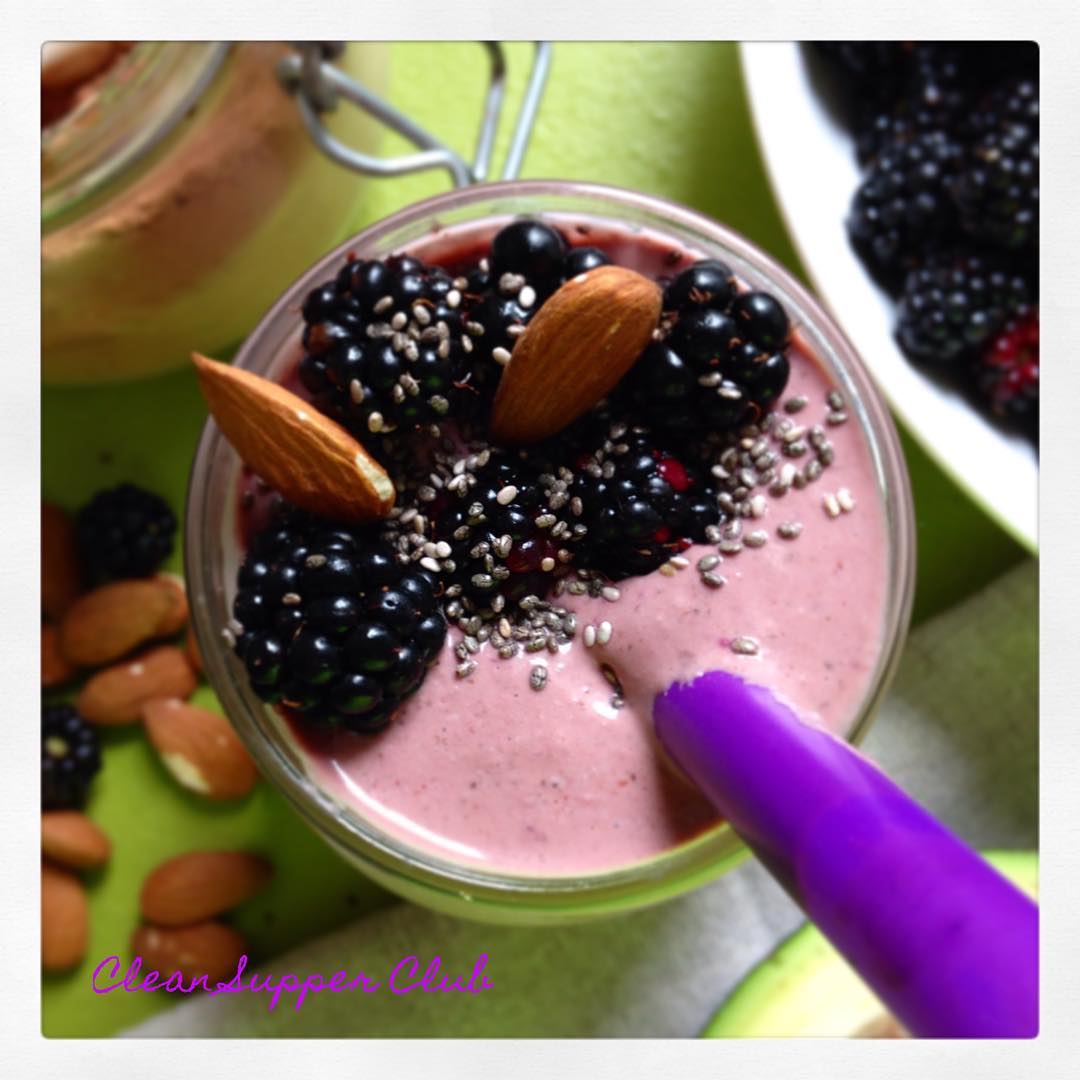 Refreshing Blackberry Smoothie with Avocado and Almonds