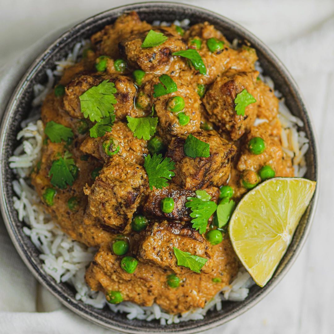 Vegan Korma with Green Peas and Tempeh