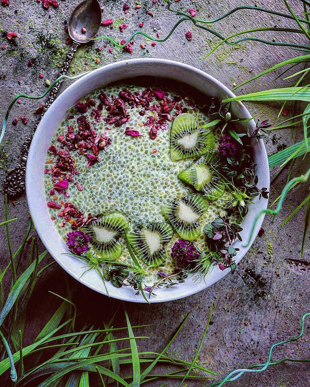 Refreshing Chia Pudding with Green Smoothie