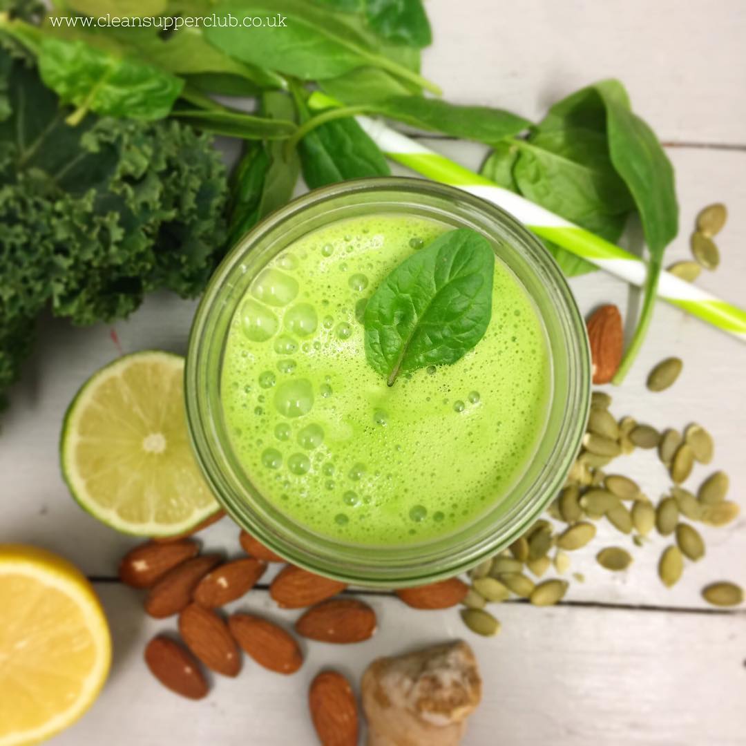 Green Smoothie with Almonds and Fresh Greens
