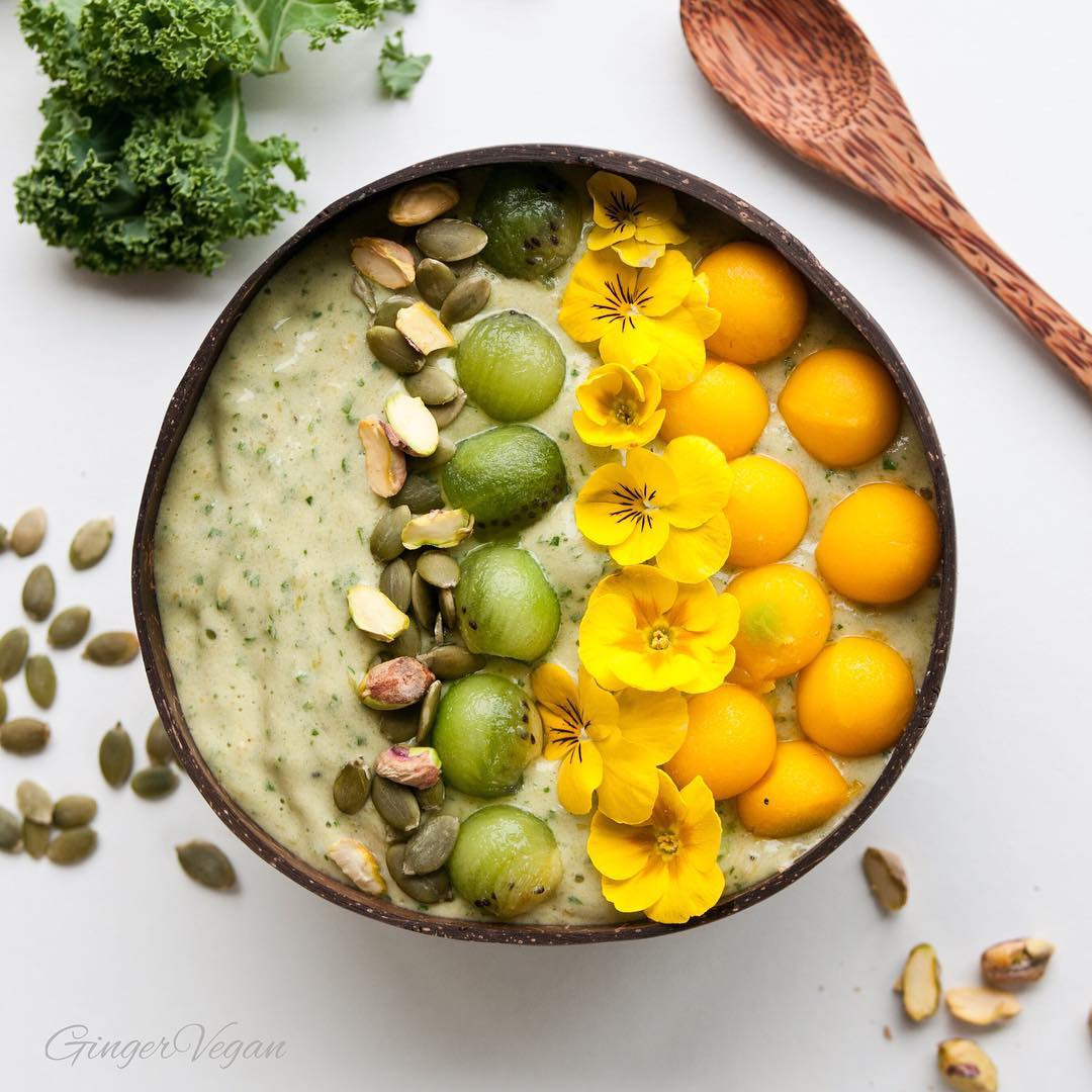 Kale Mango Matcha Smoothie
