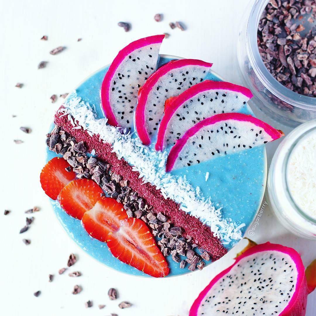 Blue Lucuma Smoothie Bowl