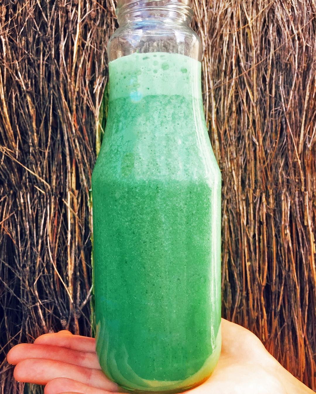 Healthy Spinach Pineapple Smoothie for Breakfast