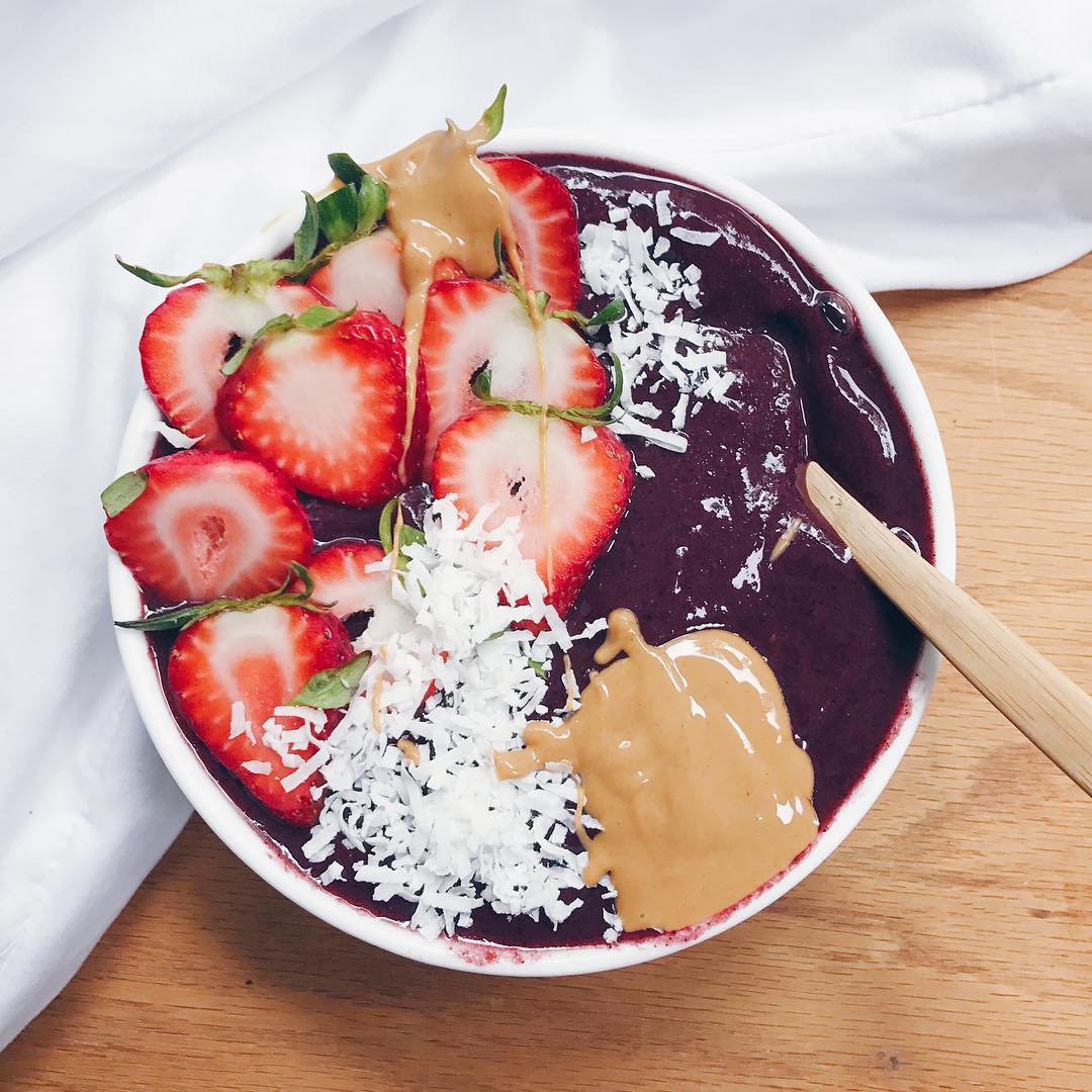 Easy Blueberry Smoothie Bowl for Quick Breakfast