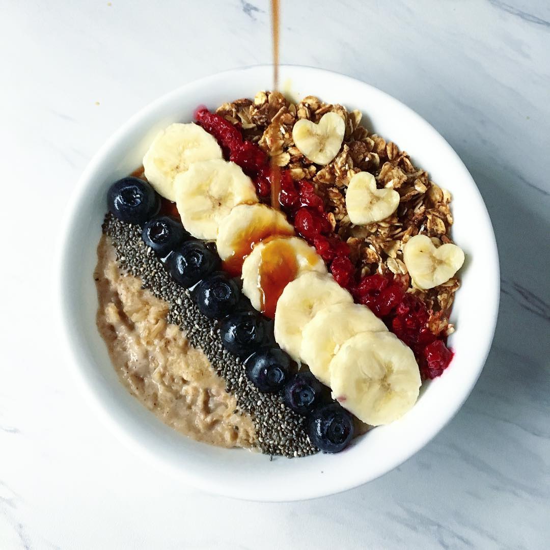 Gingerbread Oats Breakfast with Fruit Toppings
