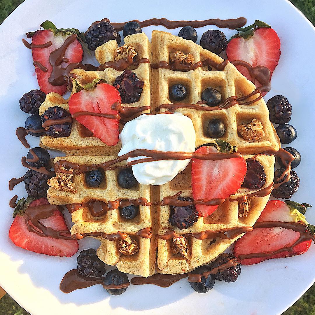 Quick Cinnamon Waffle with Toppings