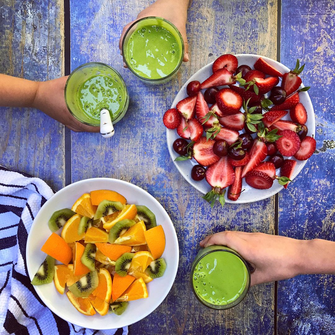 Refreshing Green Smoothie with Banana and Mango