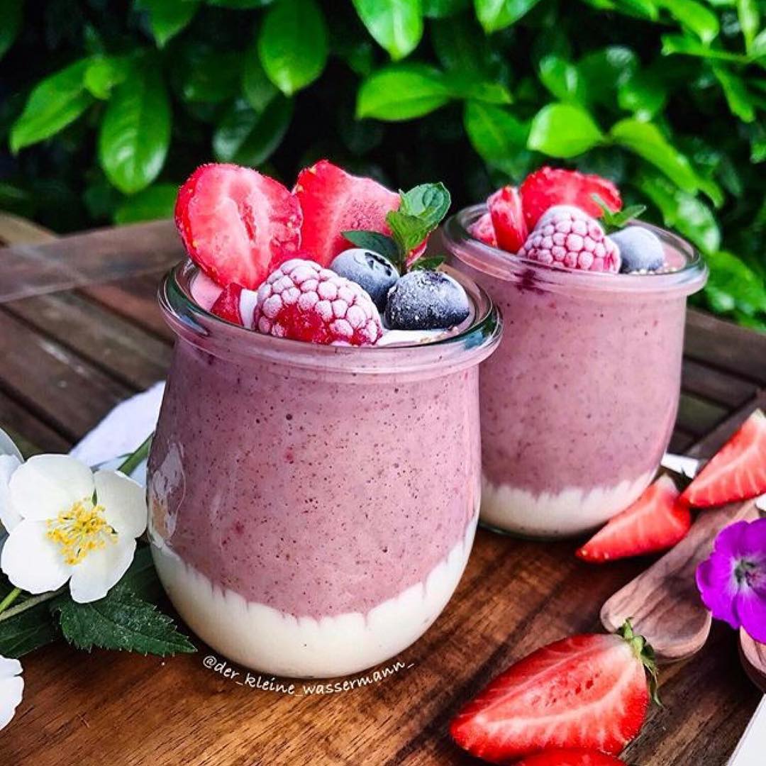 Berry Smoothie with Coyo and Puffed Amaranth