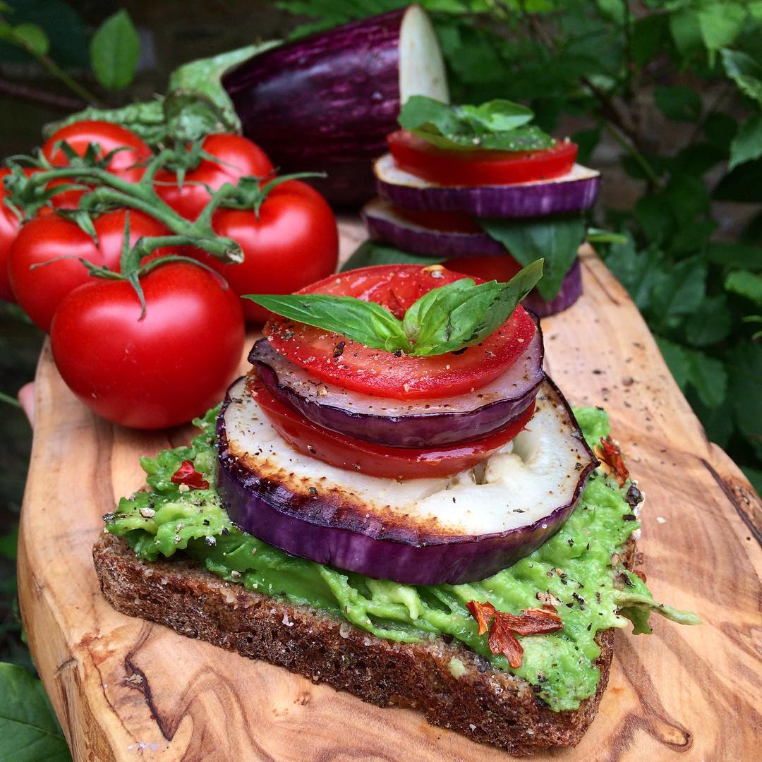Spelt Sourdough Toast with Avocado and Vegetables
