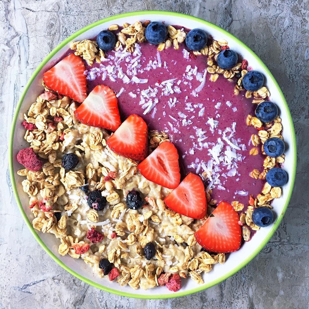 Delicious Hot Oats with Smoothie Bowl Mix