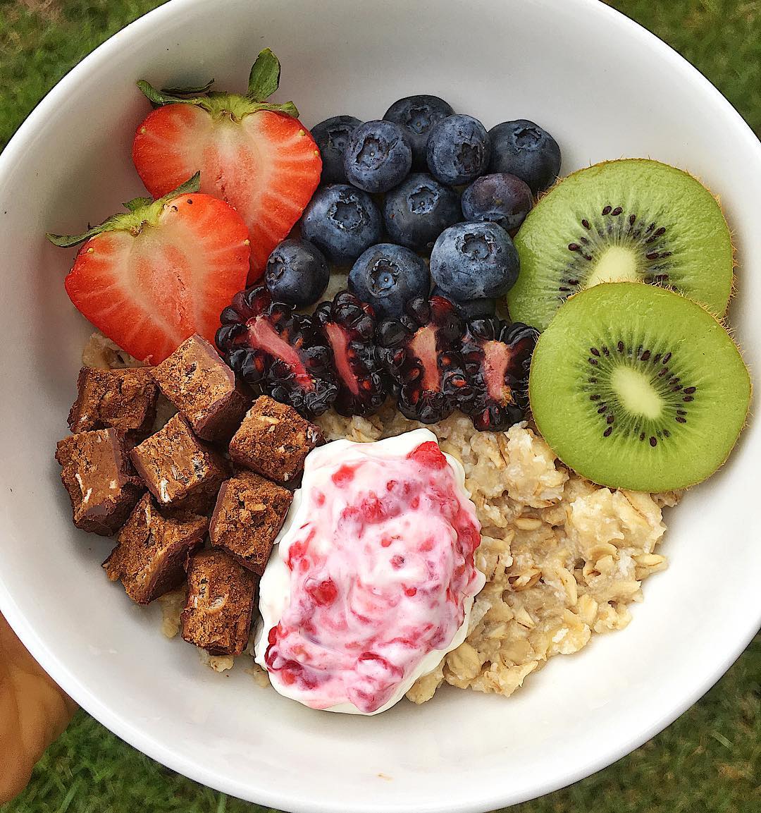 Stovetop Oats with Collagen and Fresh Fruits