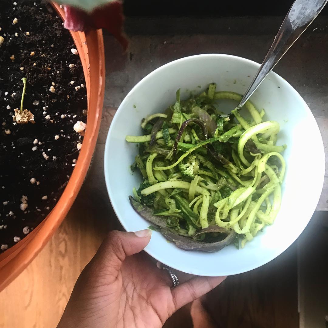Creamy Avocado Spinach Pesto Zoodles