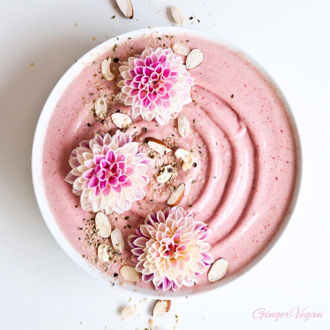 Strawberry Nicecream with Frozen Bananas