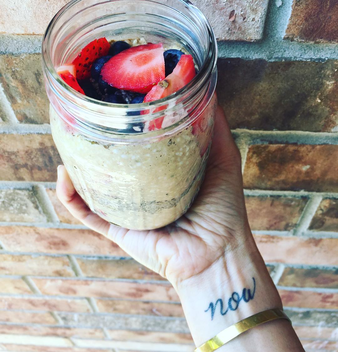 Overnight Oatmeal with Protein and Fruits
