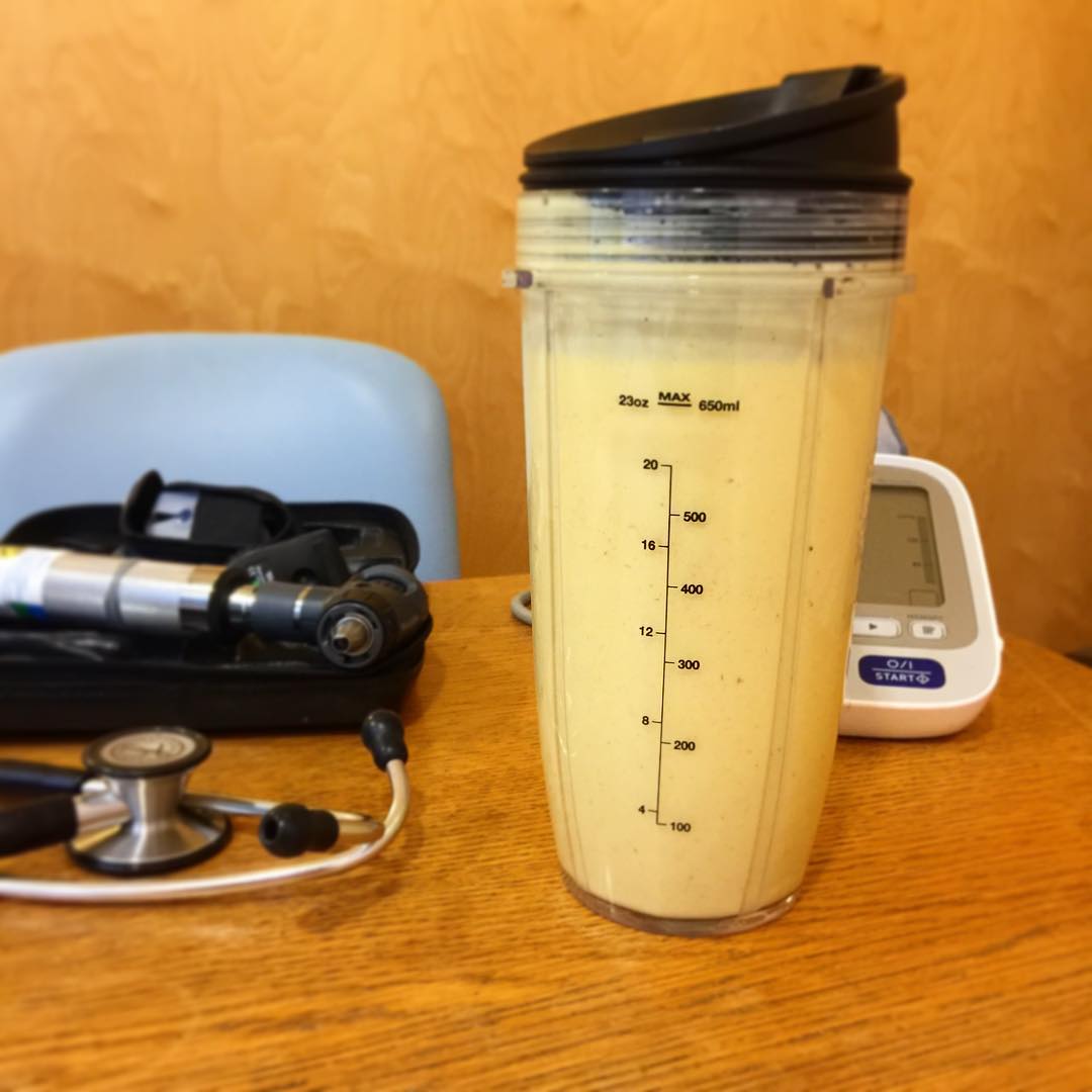 Mango Turmeric Smoothie with Oats and Yogurt