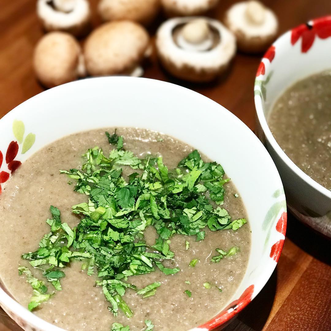 Quick Mushroom Soup with Garlic and Celery