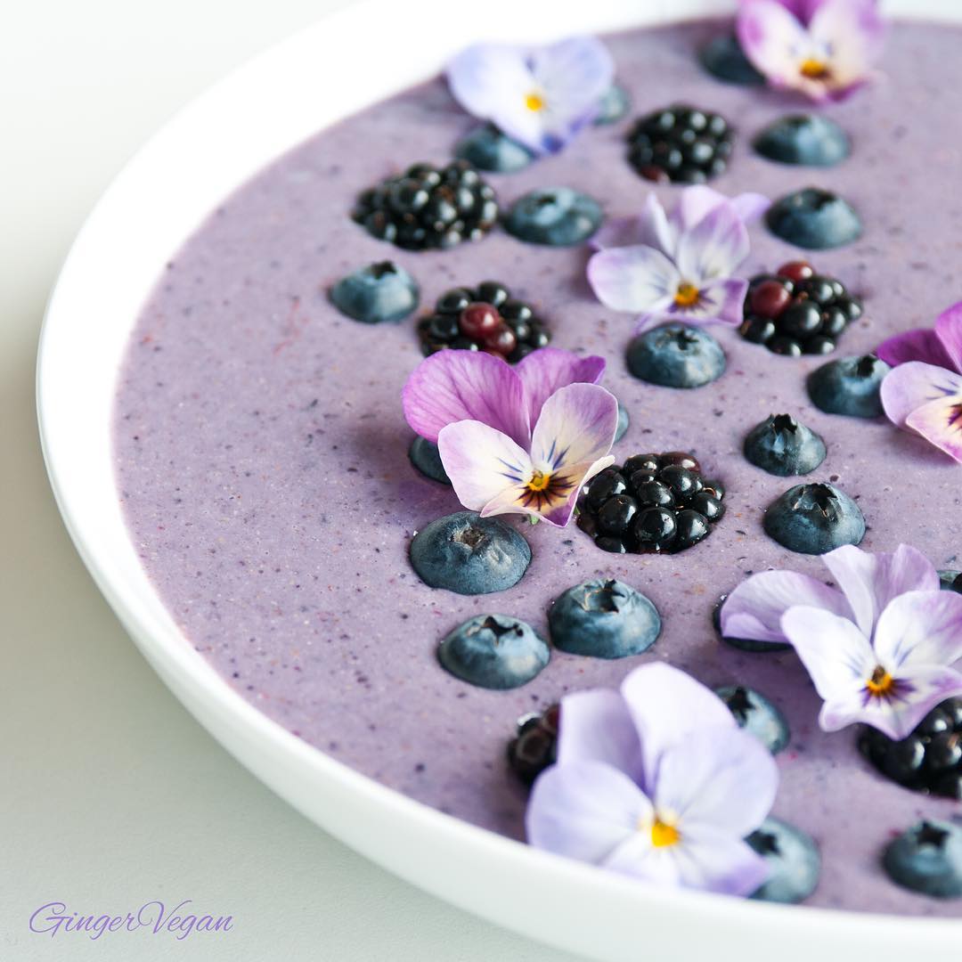 Blueberry and Blackberry Huel Smoothie Bowl